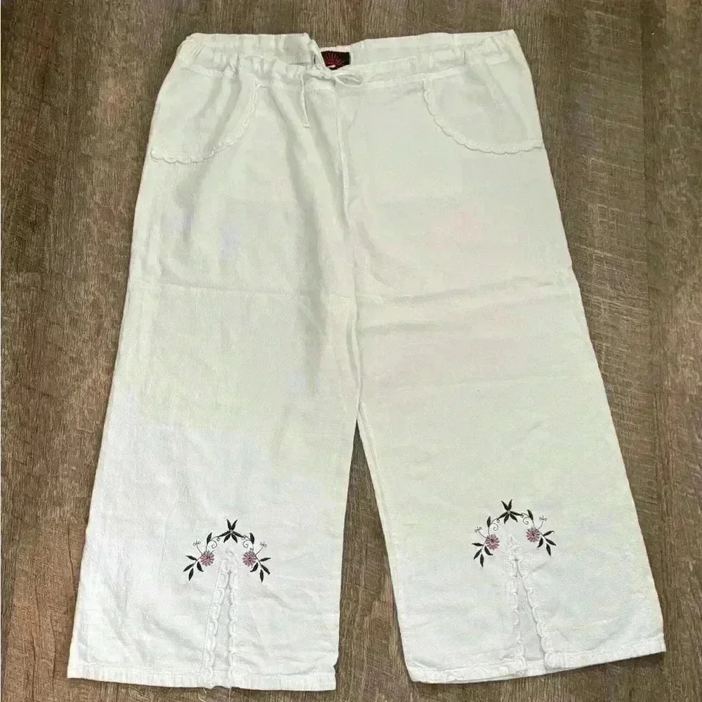 Free | Plus Size Embroidered Drawstring Capris - Picture 2 of 11